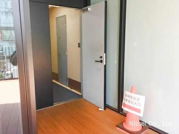 阪神線 大阪梅田駅～梅田阪神従業員通用口（従業員入口）までの経路画像9［日星株式会社］