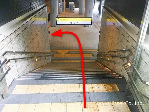 Osaka Metro御堂筋線 梅田駅～ルクア大阪従業員通用口（従業員入口）までの経路画像10［日星株式会社］