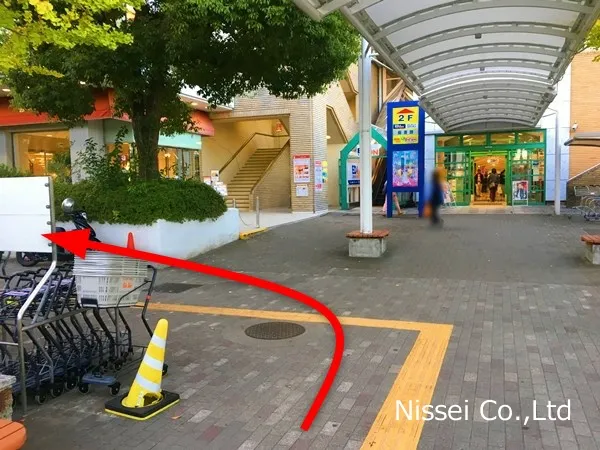 ラクセーヌ専門店側出入口～洛西タカシマヤ従業員通用口（従業員入口）までの経路画像1［日星株式会社］